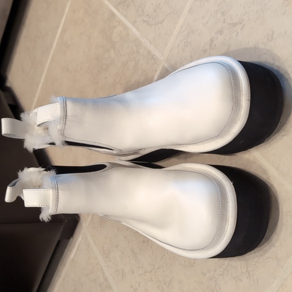 UGG Neumal Platform Chelsea Women's White Boots - Picture 2 of 10